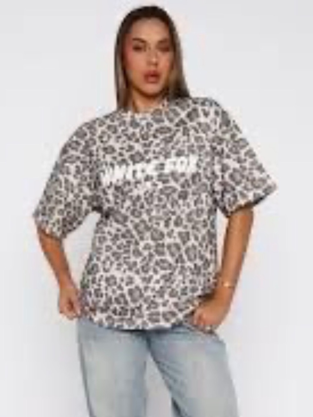 White Fox Boutique Leopard Graphic Short Sleeve Tee in White and Gray L/XL